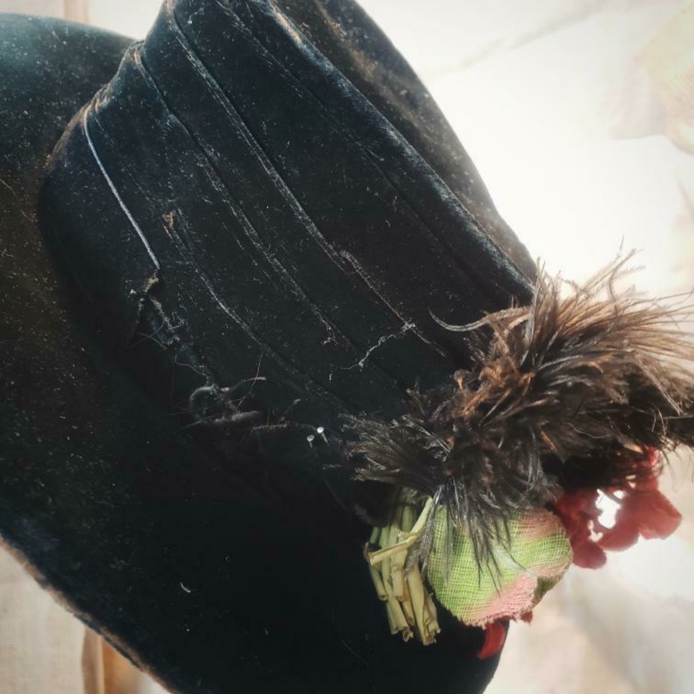 Antique Victorian 1890s hat with ostrich feathers. - Picture 5 of 7